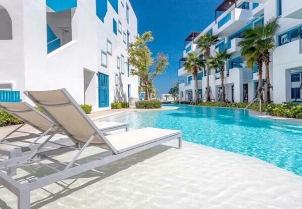 Outdoor pool - The Crest Santora Hua Hin, 2 Bedrooms with Fully Furnished By Pakky (Tambon Hua Hin)