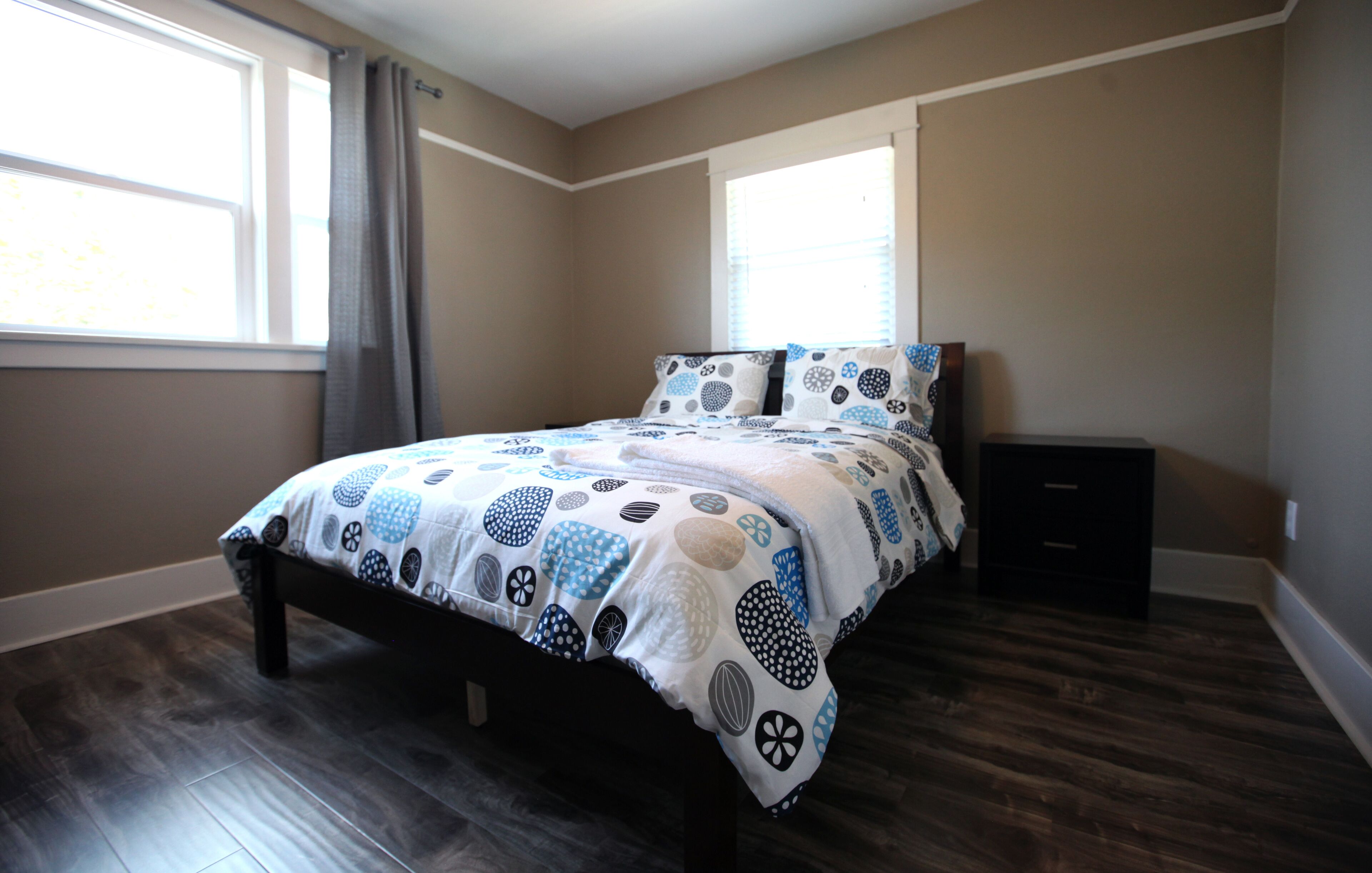 3 bedrooms, iron/ironing board, WiFi, bed sheets