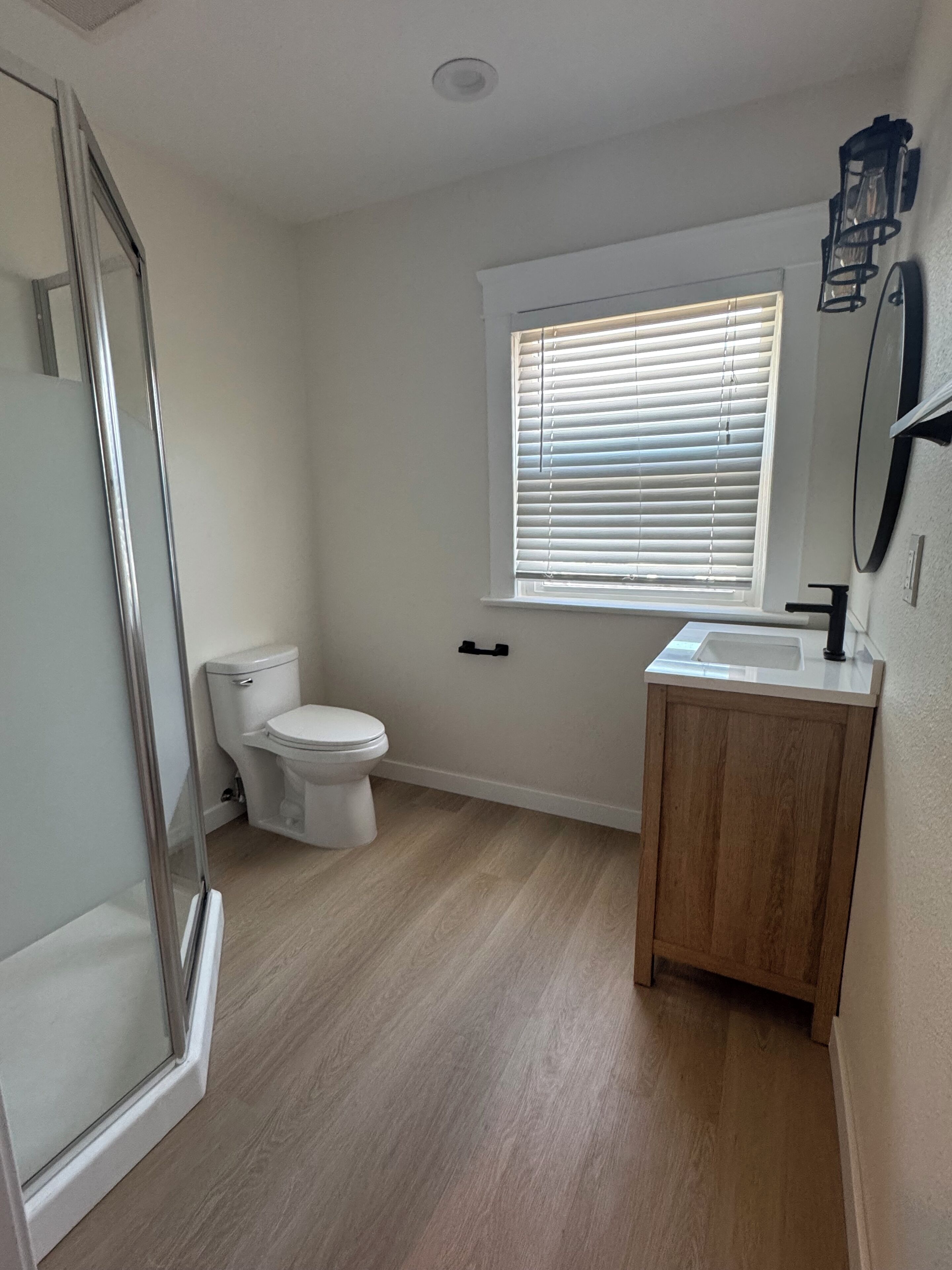 Combined shower/bathtub, hair dryer, towels, soap