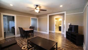 Smart TV, DVD player