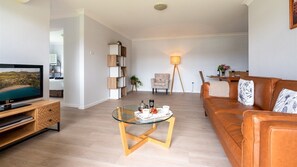 TV - Miami Kiama - positioned in the centre of the Kiama township (Kiama)