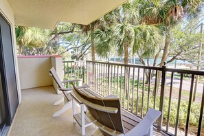 Property grounds - Land's End 202 building 1 -On the beach, Beautiful Updates! (Treasure Island)