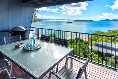 Panorama 3 Hamilton Island - Oceanviews, golf buggy and transfers