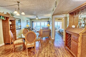 Interior - Villa Madeira 404 Gorgeous Gulf Views|Many updates|Walk to John's Pass! (Madeira Beach)