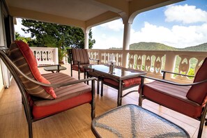 Property grounds - Best views full ocean, fully equipped Villa with pool, gym & small gift reserved (Marigot Bay)