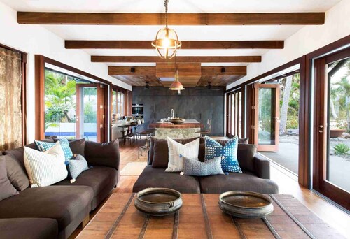 Spice at Oak - Stunning tropical beachfront property with private pool