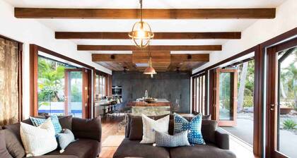 Spice at Oak - Stunning tropical beachfront property with private pool