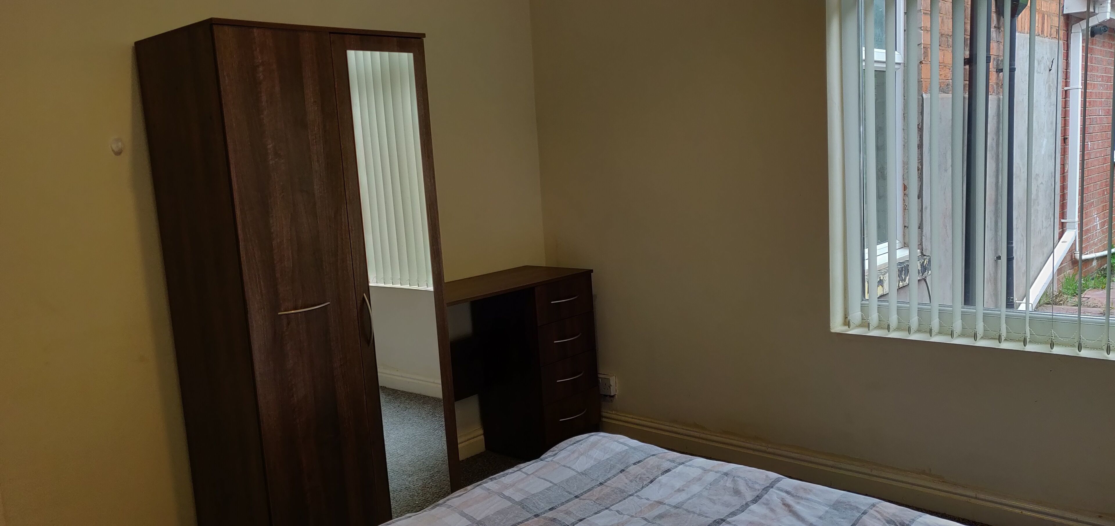 1 soverom, strykejern/-brett, internettilgang og sengetøy