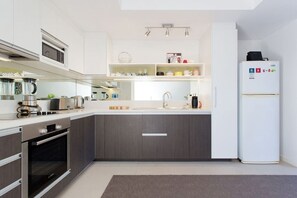 Fridge, microwave, oven, stovetop