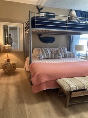 3 bedrooms, iron/ironing board, free WiFi, bed sheets - Close to Beach, 3 Bed, 2 Bath, Comun. Dock, New Remod! Community Pool! (Jensen Beach)