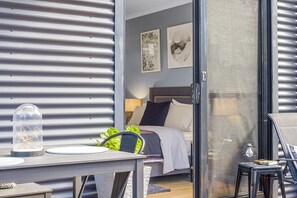 2 bedrooms, Egyptian cotton sheets, blackout curtains