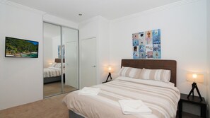3 bedrooms, iron/ironing board, travel crib, free WiFi