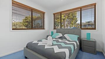 4 bedrooms, iron/ironing board, free WiFi, bed sheets