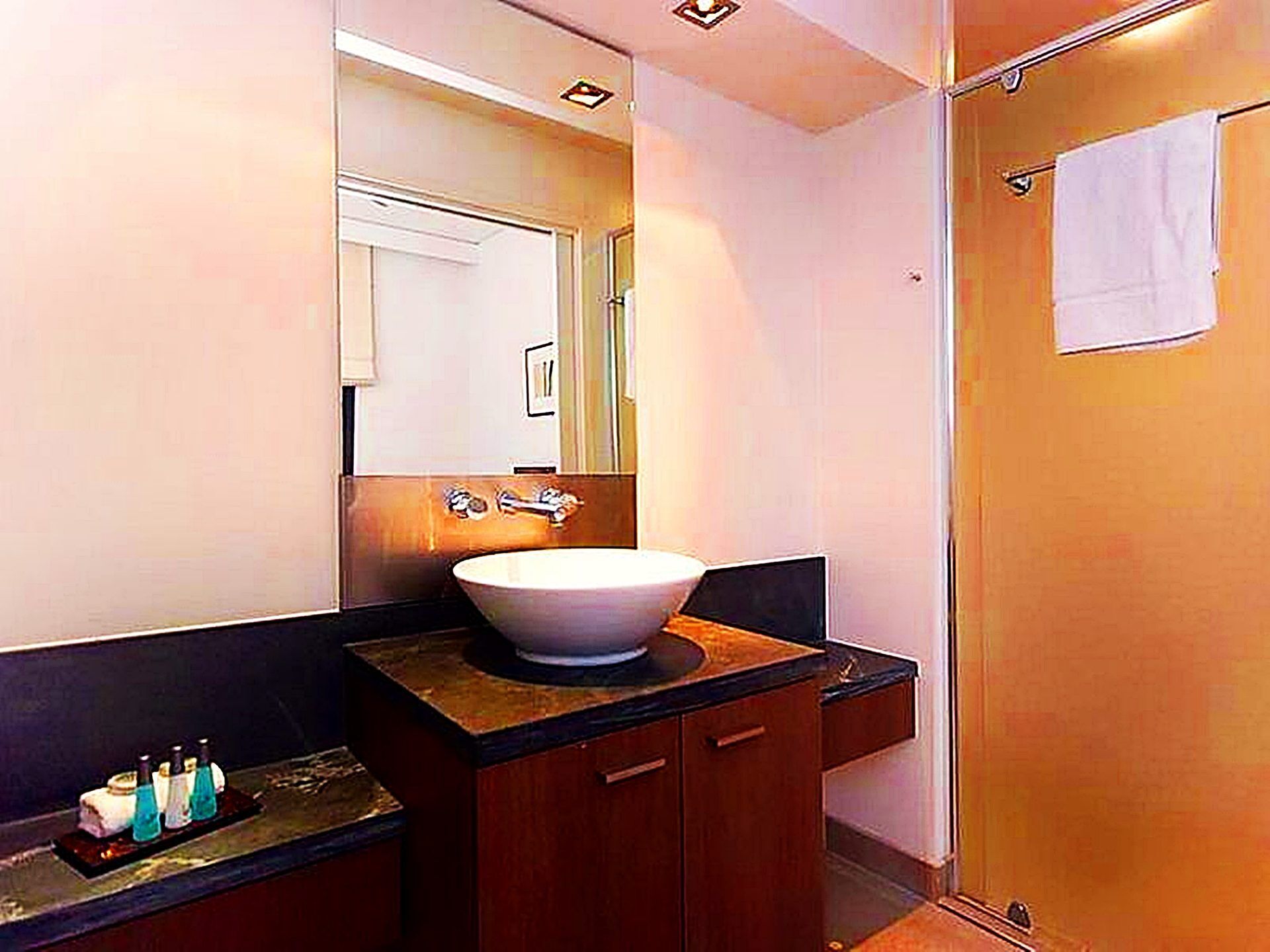 Temple 121 Palm Cove - Courtyard apartment within luxury resort — image 16