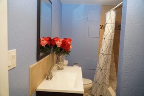Towels - Cozy Walkout Basement Near Denver International Airport Bis..#2022-BFN-0022402 (Denver)