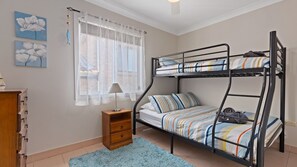 3 bedrooms, iron/ironing board, bed sheets