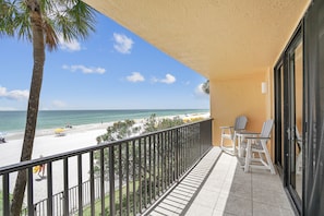 Property grounds - Trillium 1B Completely remodeled, Beach Views from all rooms, top location! (Madeira Beach)