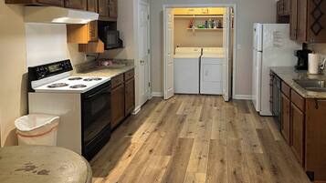 Fridge, microwave, stovetop, dishwasher