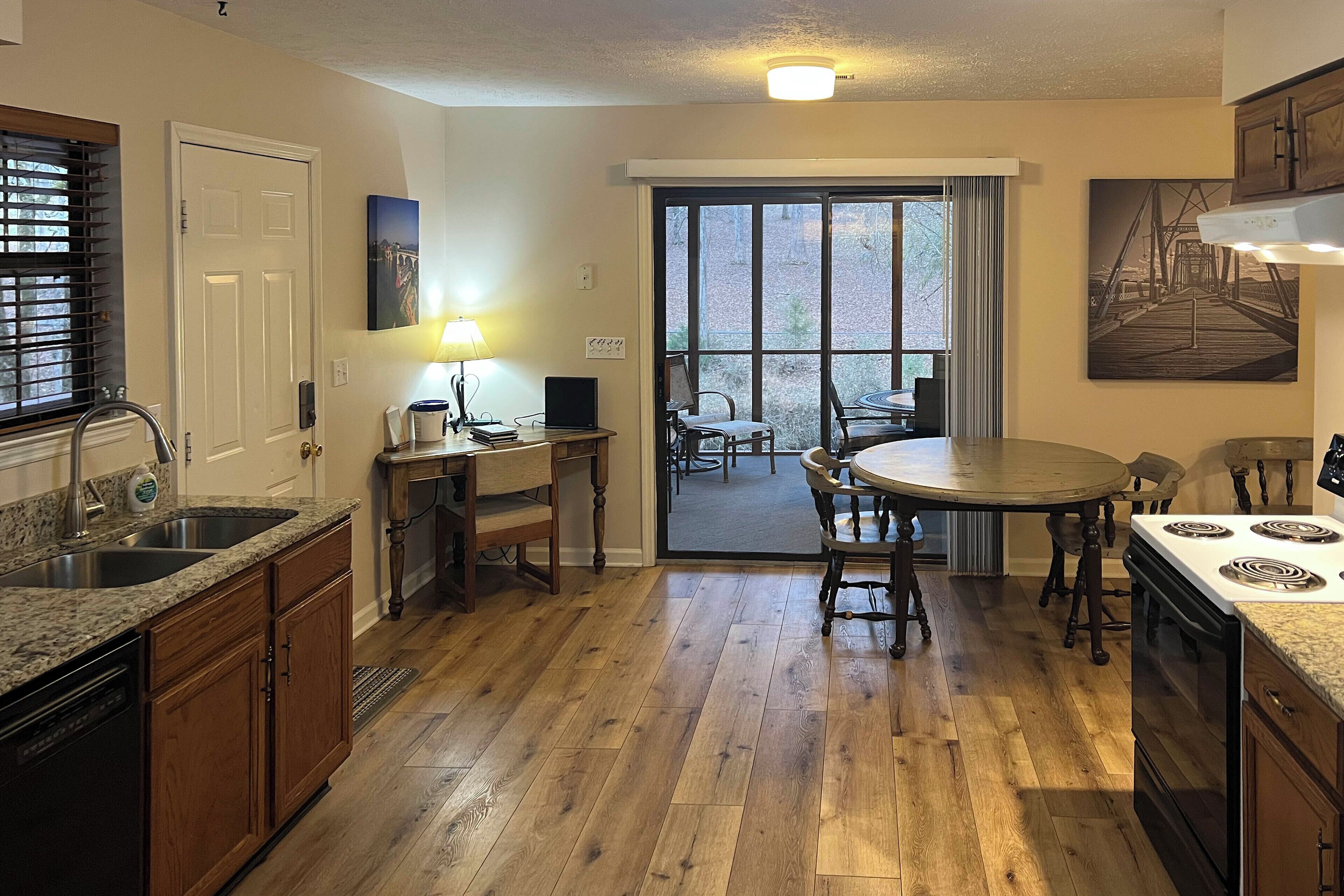 Fridge, microwave, stovetop, dishwasher