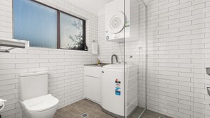 Shower, hair dryer, towels