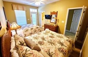 5 chambres, coffres-forts dans les chambres, bureau