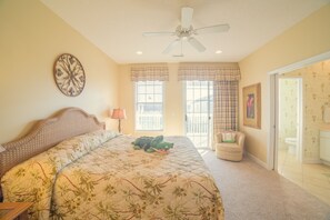 5 Schlafzimmer, Zimmersafe, Schreibtisch, Bügeleisen/Bügelbrett