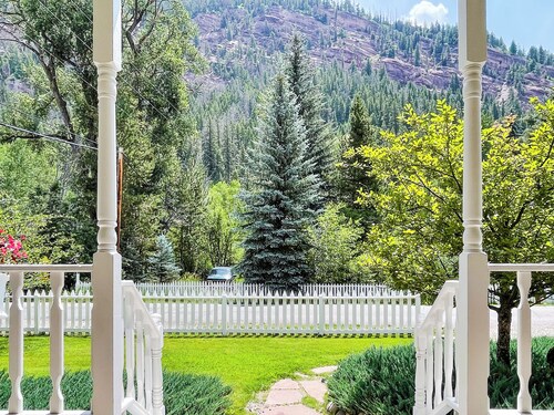 On River Time – Cozy Riverfront Retreat on Redstone Blvd