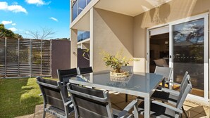 Outdoor dining - Husky Haven by Experience Jervis Bay (Huskisson)