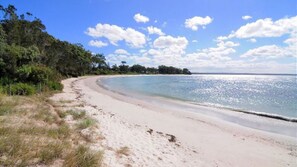 Beach nearby - Sundeck at Huskisson by Experience Jervis Bay (Huskisson)