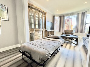 1 bedroom, iron/ironing board, WiFi, bed sheets