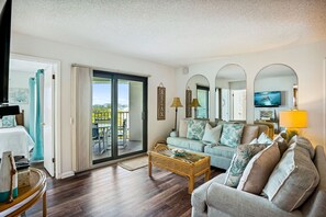 TV - Caprice 501 Top Floor Corner|Stunning Beach Views|Walk to everything! (St. Pete Beach)