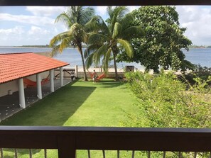 Property grounds - house with 3 rooms inside the beach (ituberá)