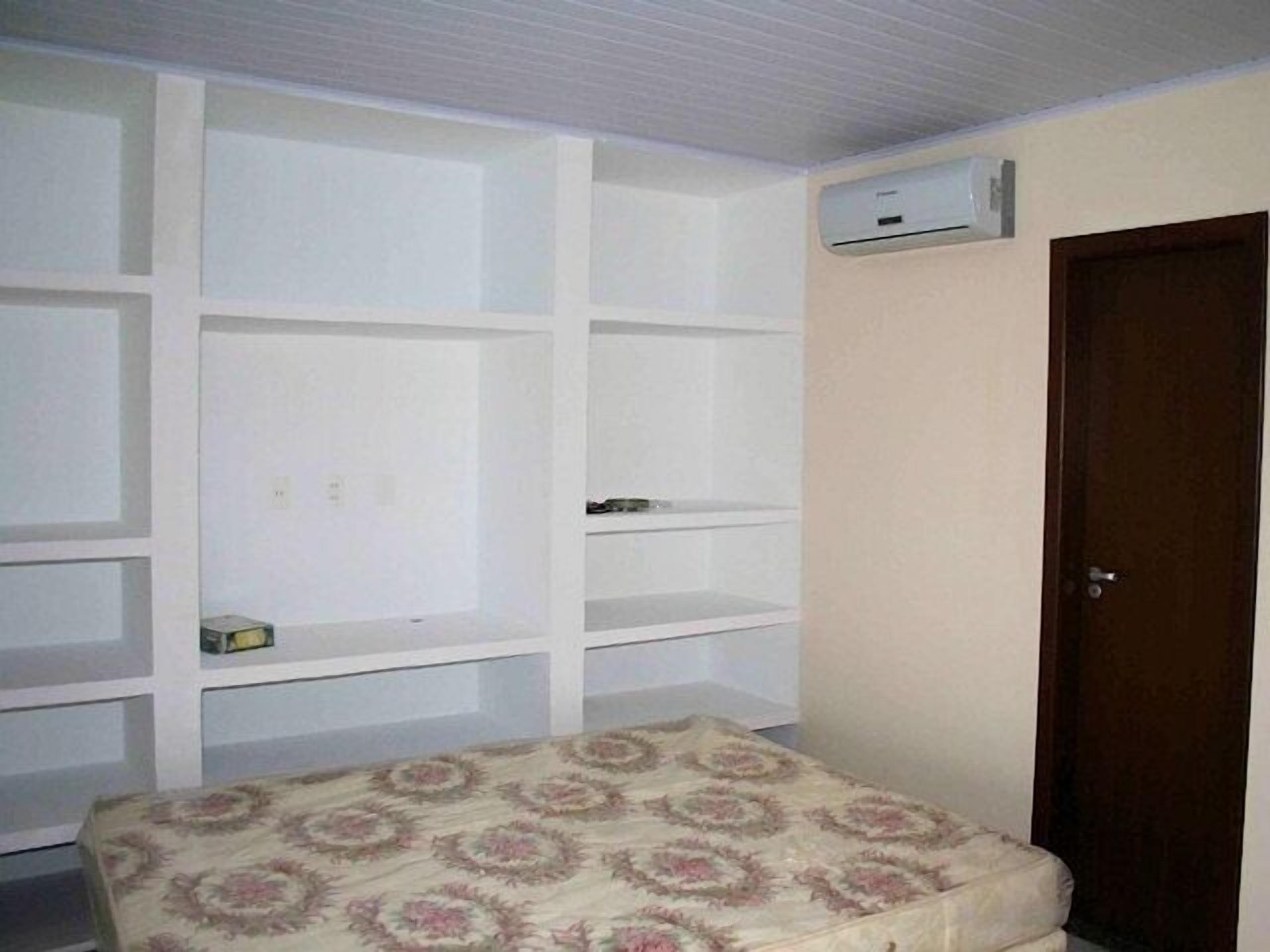 8 makuuhuonetta, ilmainen Wi-Fi