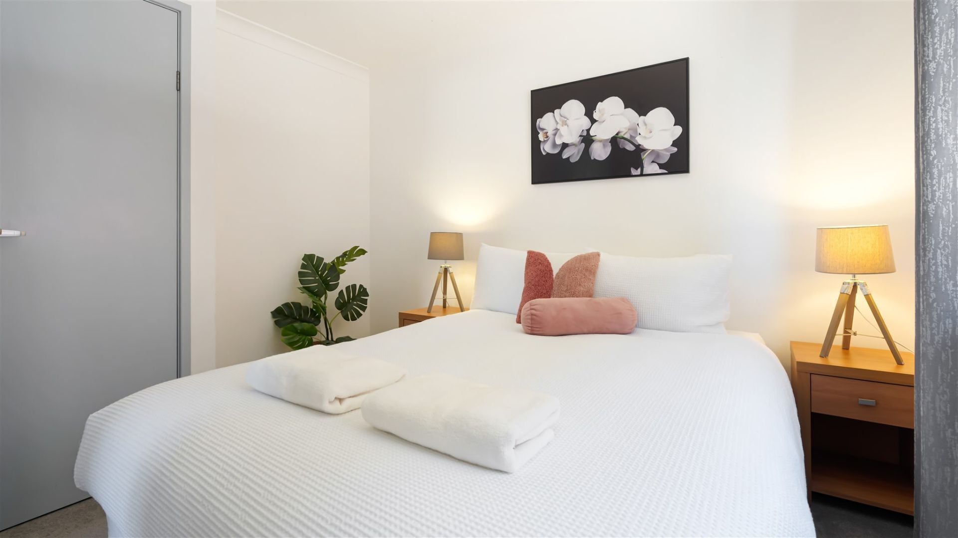 4 bedrooms, iron/ironing board, travel cot, WiFi