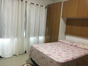 6 bedrooms, iron/ironing board, Internet, bed sheets