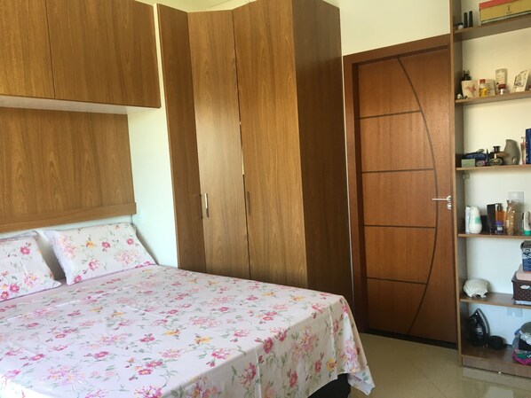 6 chambres, fer et planche à repasser, accès à Internet, literie fournie