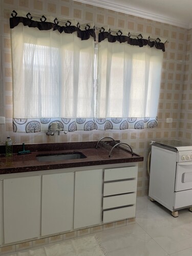 Apt. Guarujá-Enseada season - 3 bedrooms, one suite, for up to 8 people