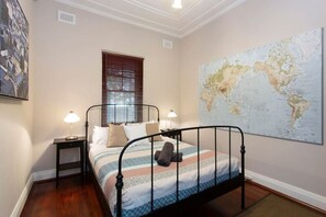 3 bedrooms, desk, iron/ironing board, travel crib