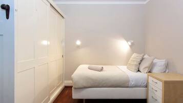 3 bedrooms, desk, iron/ironing board, travel crib