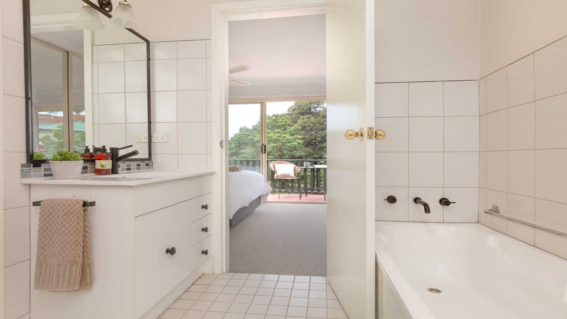 Baignoire, serviettes fournies
