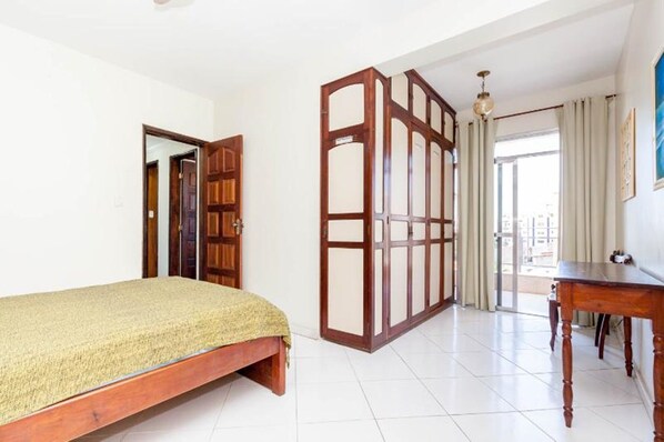 4 bedrooms, iron/ironing board, free WiFi