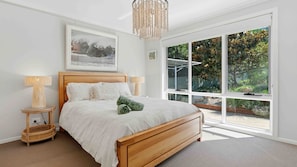 5 bedrooms, desk, iron/ironing board, free WiFi - Iluka @ Wrights Beach, Jervis Bay (Wrights Beach)