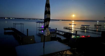 Orilla del lago, histórico, pequeña vida en la casa