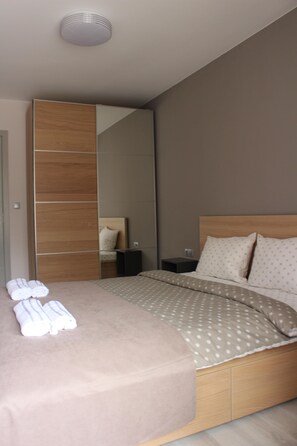 1 bedroom, iron/ironing board, internet, bed sheets