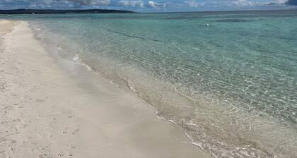 Quindalup house Geographe Bay Rd. Beach 1 min walk. Aircon/NO pets/ Mooring