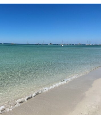 Tourquoise waters at Quindalup Beach 