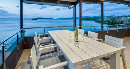 Edge 16 Hamilton Island - oceanviews, golf buggy and transfers