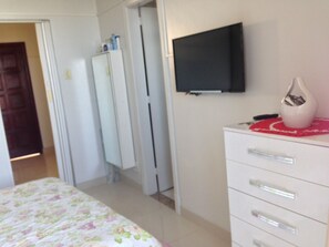 1 chambre, fer et planche à repasser, Wi-Fi gratuit, draps fournis