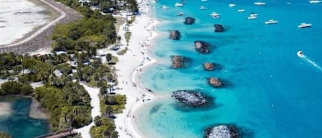 Beach nearby, sun loungers, beach umbrellas, beach towels