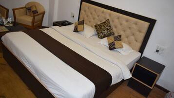 3 bedrooms, iron/ironing board, internet, bed sheets